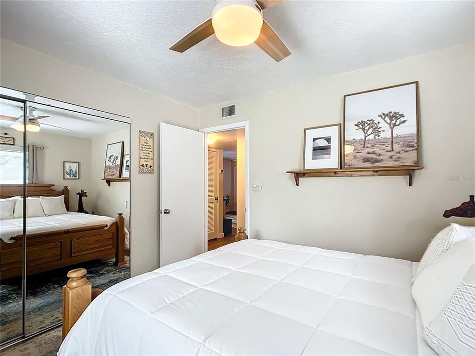 Active With Contract: $149,800 (2 beds, 1 baths, 891 Square Feet)