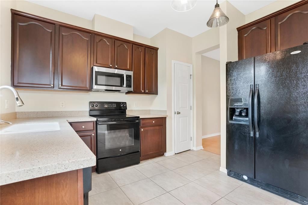 For Sale: $390,000 (2 beds, 2 baths, 1375 Square Feet)