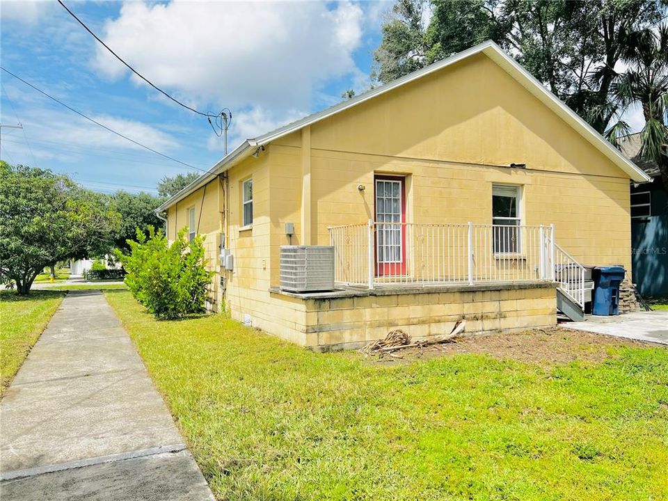 Active With Contract: $324,000 (3 beds, 2 baths, 1280 Square Feet)