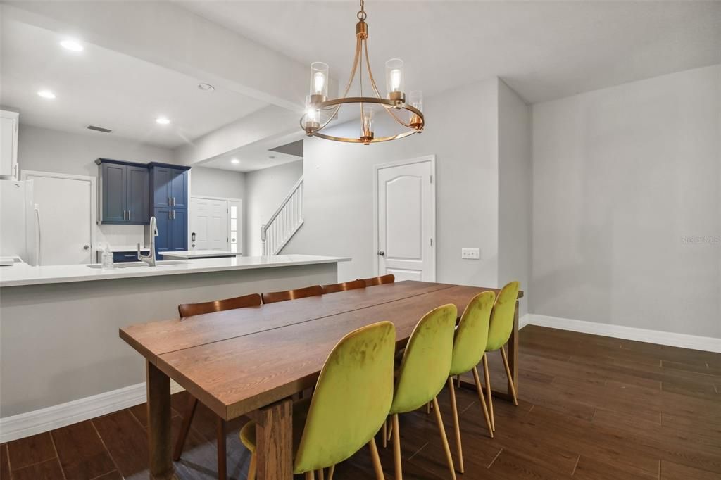 Active With Contract: $2,100 (3 beds, 2 baths, 1644 Square Feet)