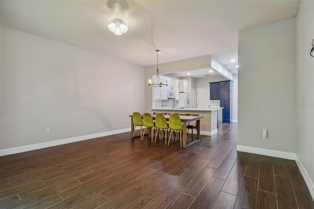 Active With Contract: $2,100 (3 beds, 2 baths, 1644 Square Feet)