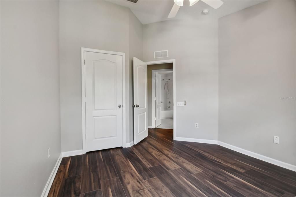 Active With Contract: $2,100 (3 beds, 2 baths, 1644 Square Feet)