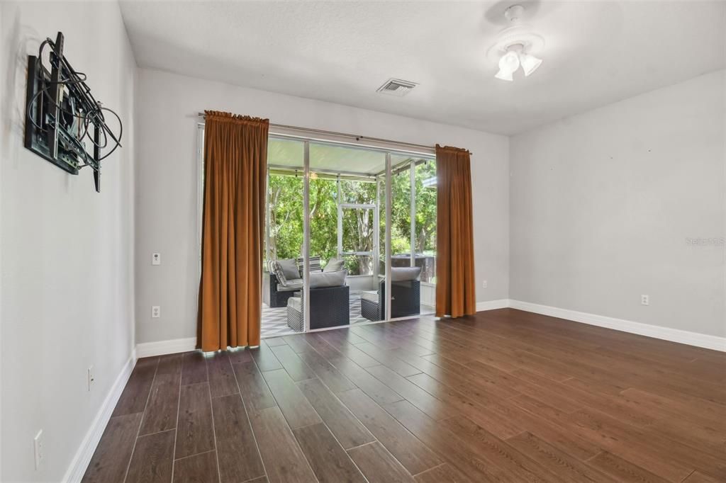 Active With Contract: $2,100 (3 beds, 2 baths, 1644 Square Feet)