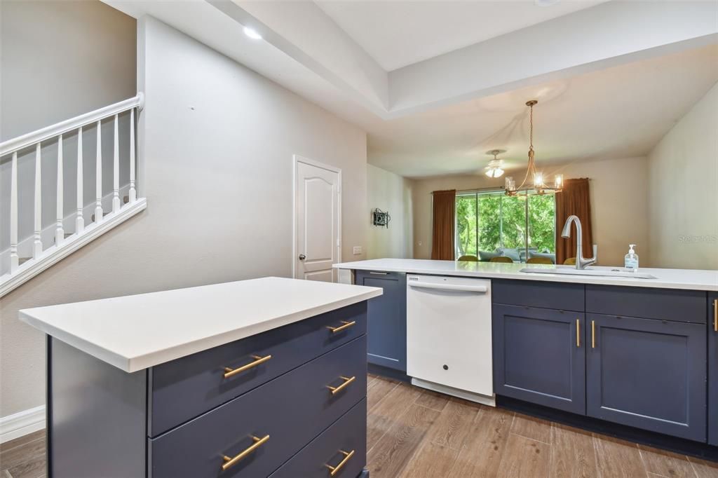 Active With Contract: $2,100 (3 beds, 2 baths, 1644 Square Feet)