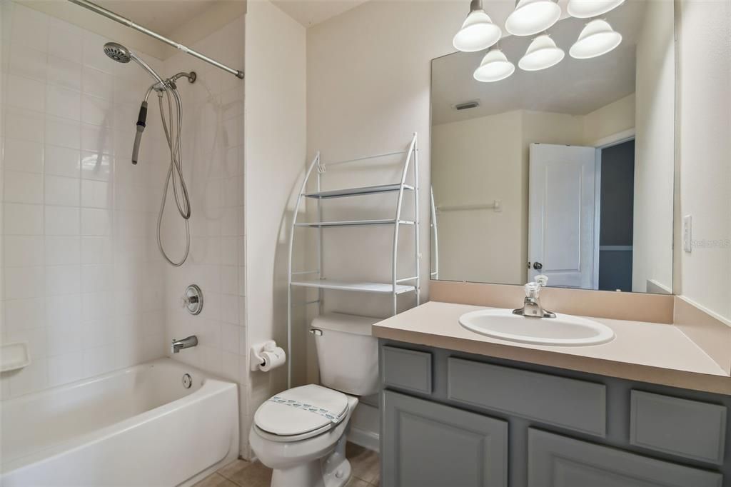 Active With Contract: $2,100 (3 beds, 2 baths, 1644 Square Feet)