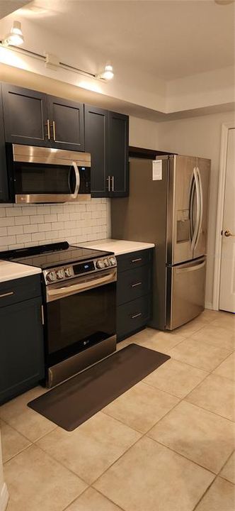 For Rent: $2,500 (2 beds, 2 baths, 1389 Square Feet)