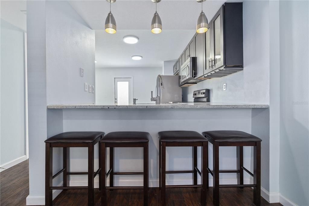 Active With Contract: $2,700 (2 beds, 1 baths, 1024 Square Feet)