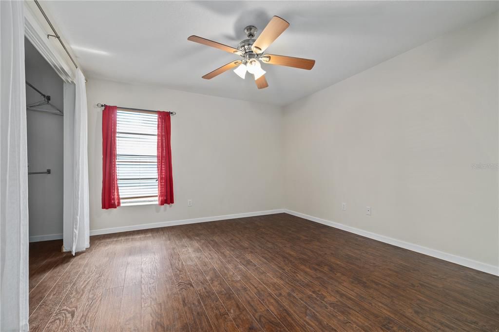 Active With Contract: $2,700 (2 beds, 1 baths, 1024 Square Feet)