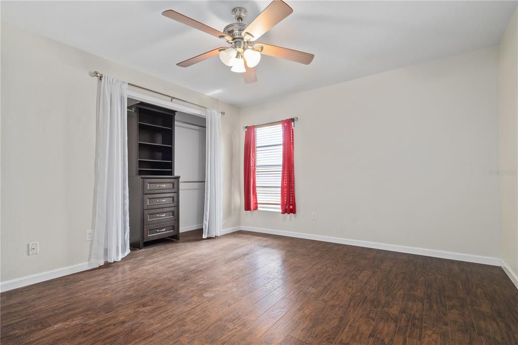 Active With Contract: $2,700 (2 beds, 1 baths, 1024 Square Feet)