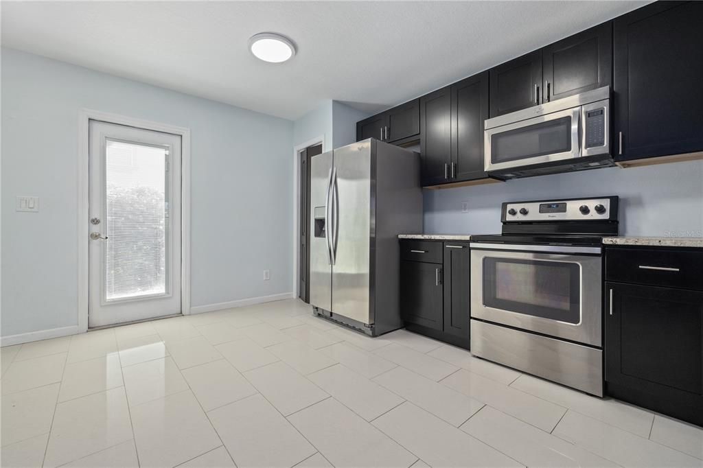 Active With Contract: $2,700 (2 beds, 1 baths, 1024 Square Feet)