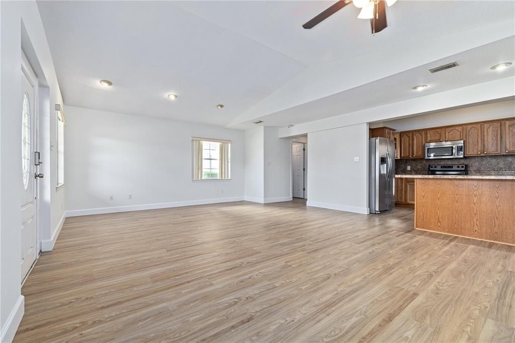 Active With Contract: $2,750 (3 beds, 2 baths, 2920 Square Feet)