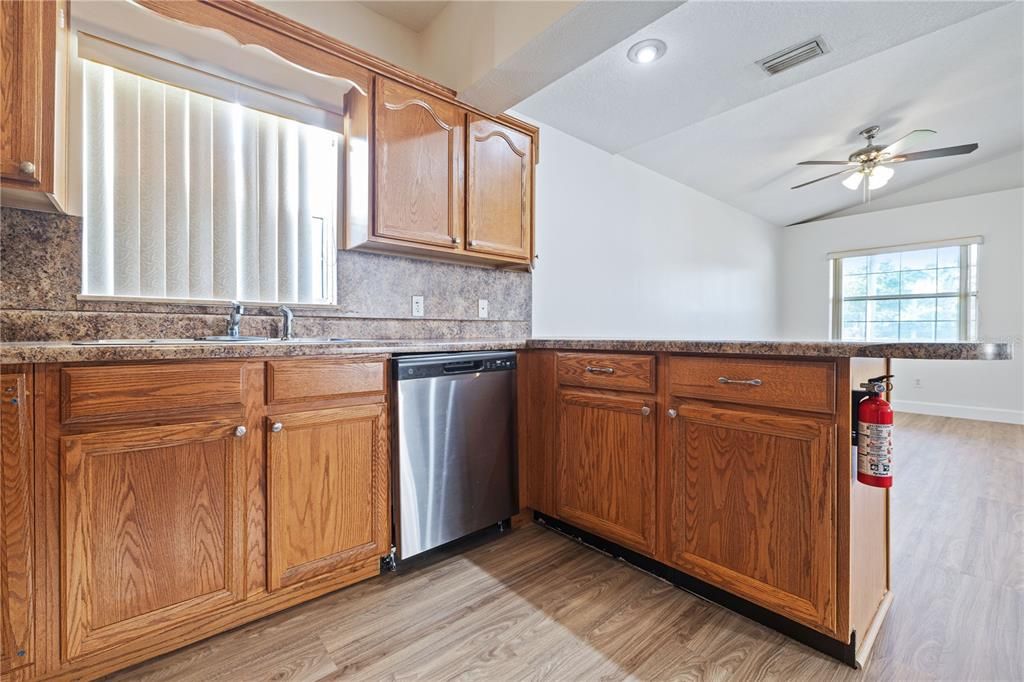 Active With Contract: $2,750 (3 beds, 2 baths, 2920 Square Feet)