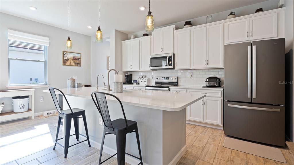 LARGE OPEN CONCEPT KITCHEN