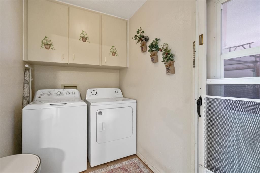 Active With Contract: $370,000 (3 beds, 2 baths, 1497 Square Feet)