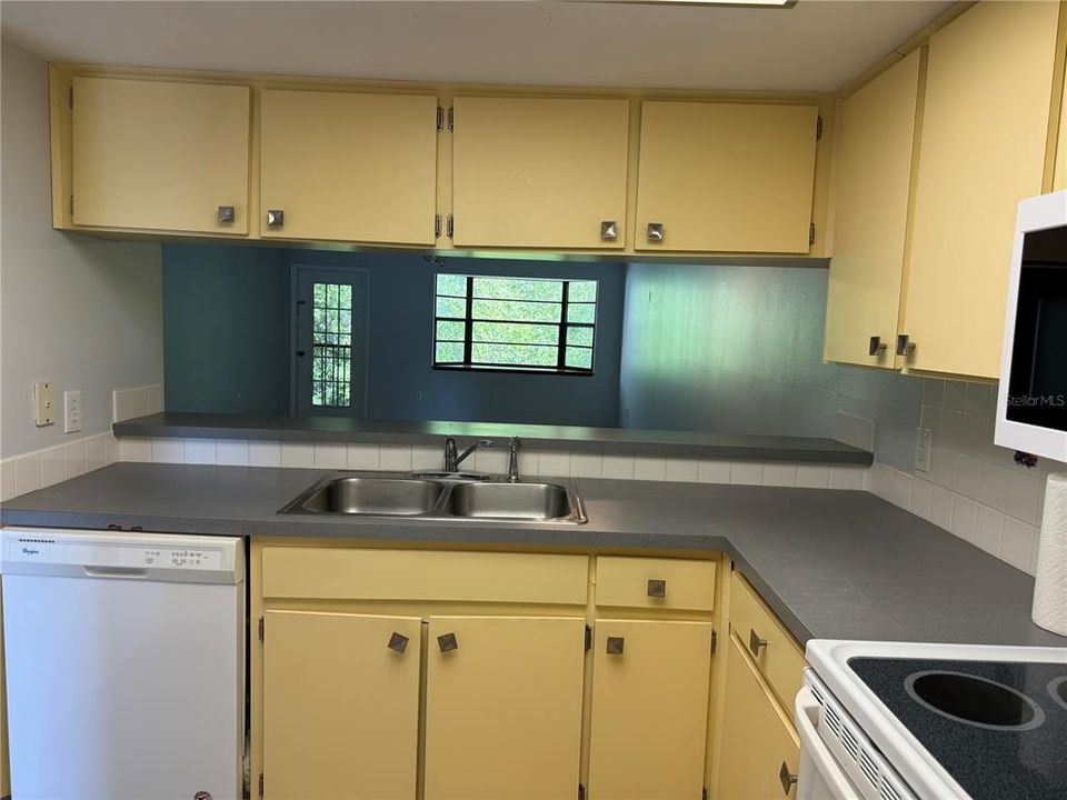 For Rent: $1,500 (2 beds, 1 baths, 1008 Square Feet)