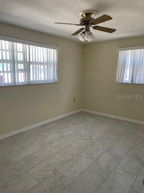 For Rent: $1,395 (3 beds, 2 baths, 876 Square Feet)