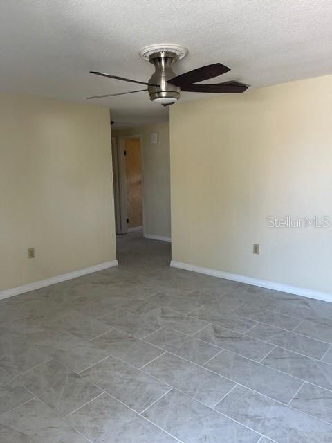 For Rent: $1,395 (3 beds, 2 baths, 876 Square Feet)