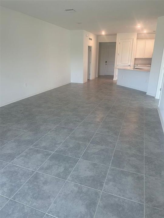 For Rent: $2,400 (3 beds, 2 baths, 2109 Square Feet)