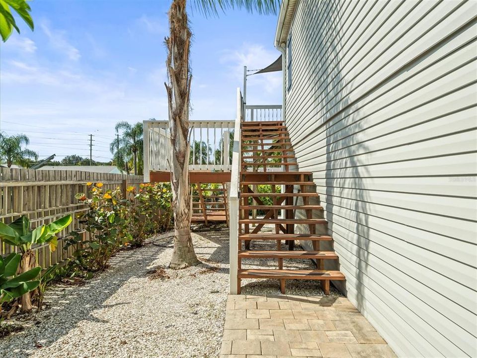 Left side entrance to Kitchen