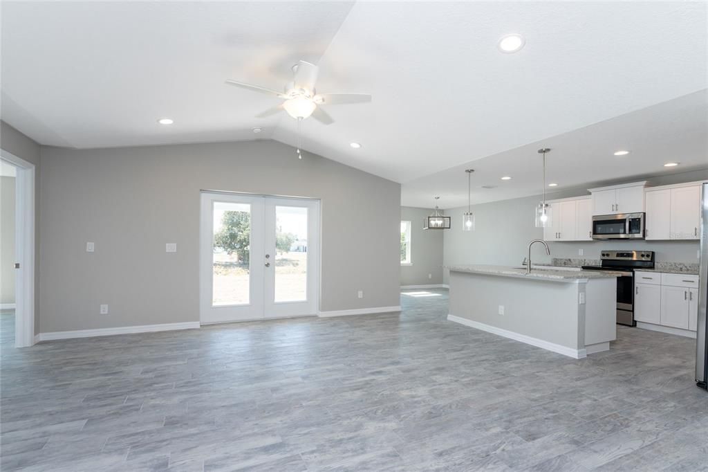 For Sale: $329,900 (3 beds, 2 baths, 1663 Square Feet)