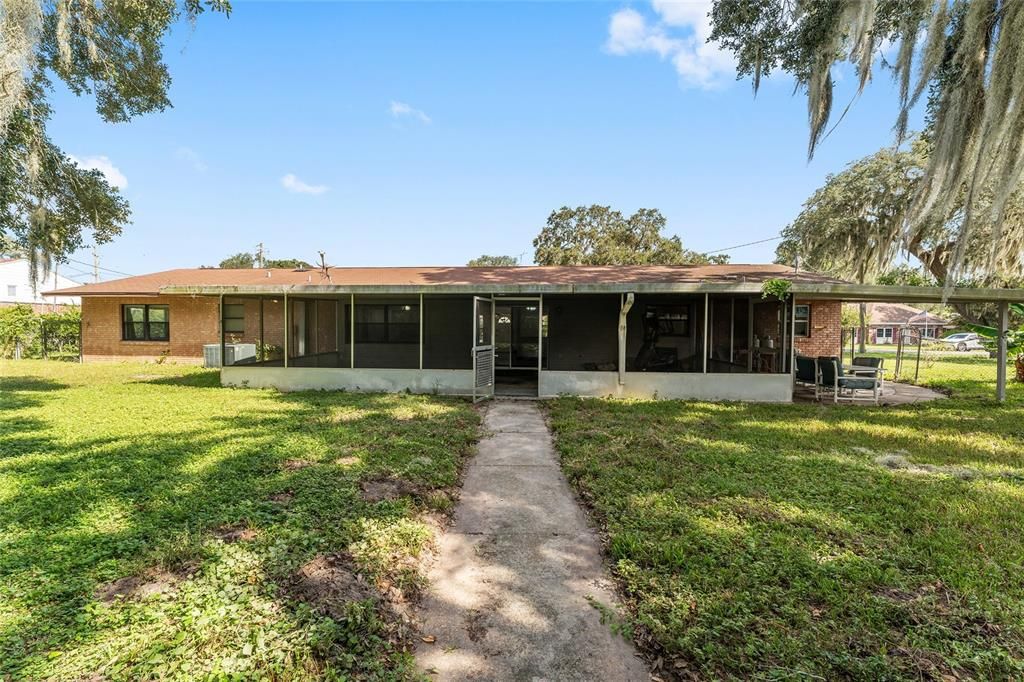 Active With Contract: $245,000 (4 beds, 2 baths, 1970 Square Feet)