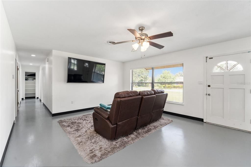 Active With Contract: $245,000 (4 beds, 2 baths, 1970 Square Feet)