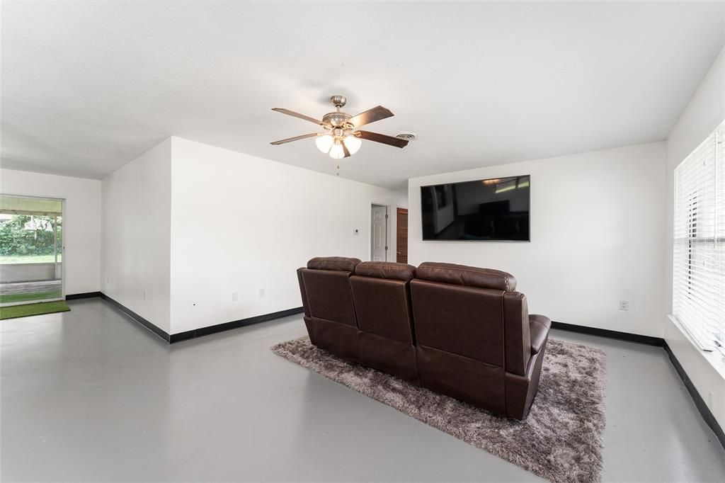 Active With Contract: $245,000 (4 beds, 2 baths, 1970 Square Feet)