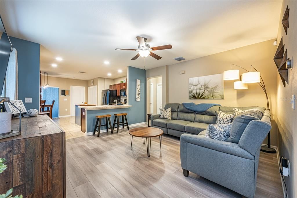 Active With Contract: $315,000 (3 beds, 2 baths, 1333 Square Feet)