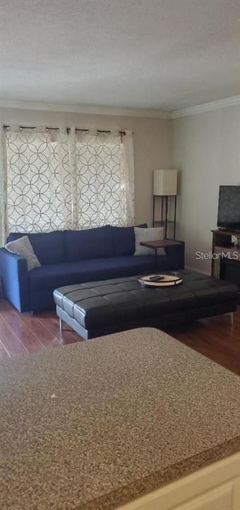 Active With Contract: $1,100 (1 beds, 1 baths, 496 Square Feet)