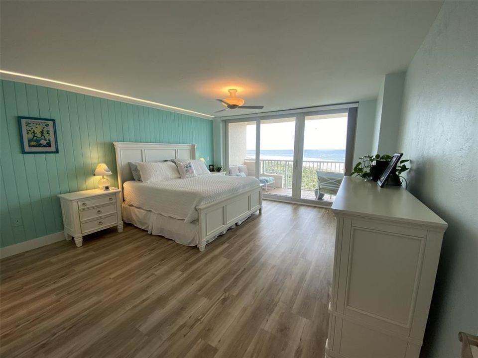 Large oceanfront primary suite