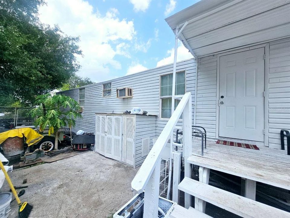 For Sale: $153,000 (3 beds, 1 baths, 784 Square Feet)