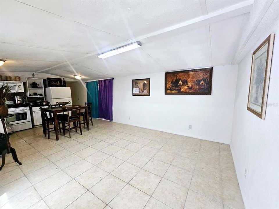 For Sale: $153,000 (3 beds, 1 baths, 784 Square Feet)