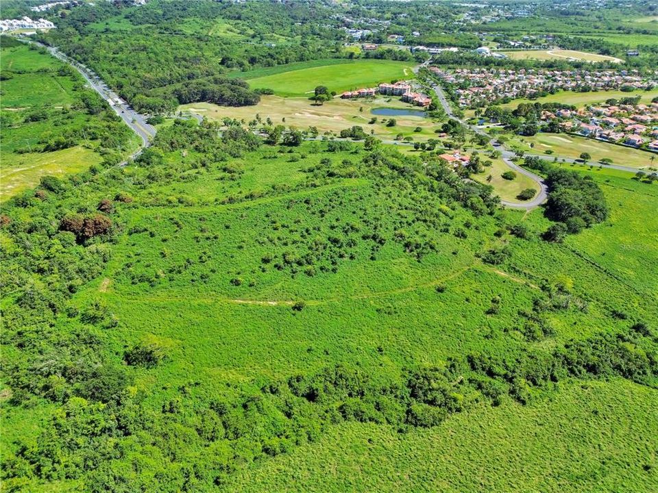 En Venta: $2,200,000 (5.82 acres)