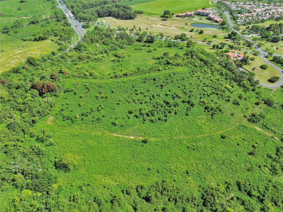 En Venta: $2,200,000 (5.82 acres)