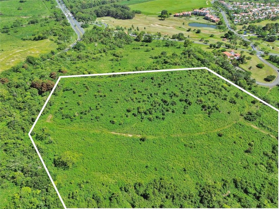 En Venta: $2,200,000 (5.82 acres)