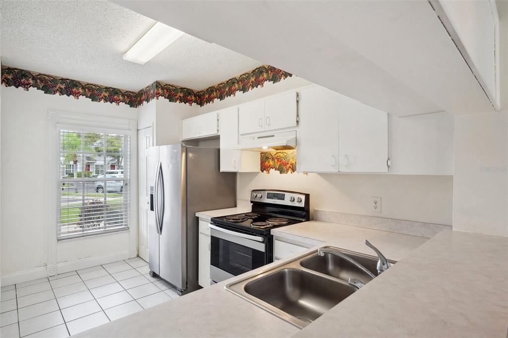 For Sale: $269,900 (2 beds, 2 baths, 1110 Square Feet)