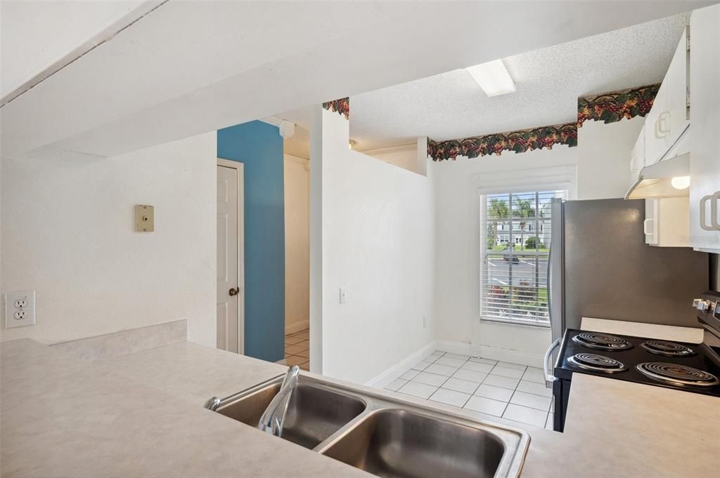 For Sale: $269,900 (2 beds, 2 baths, 1110 Square Feet)