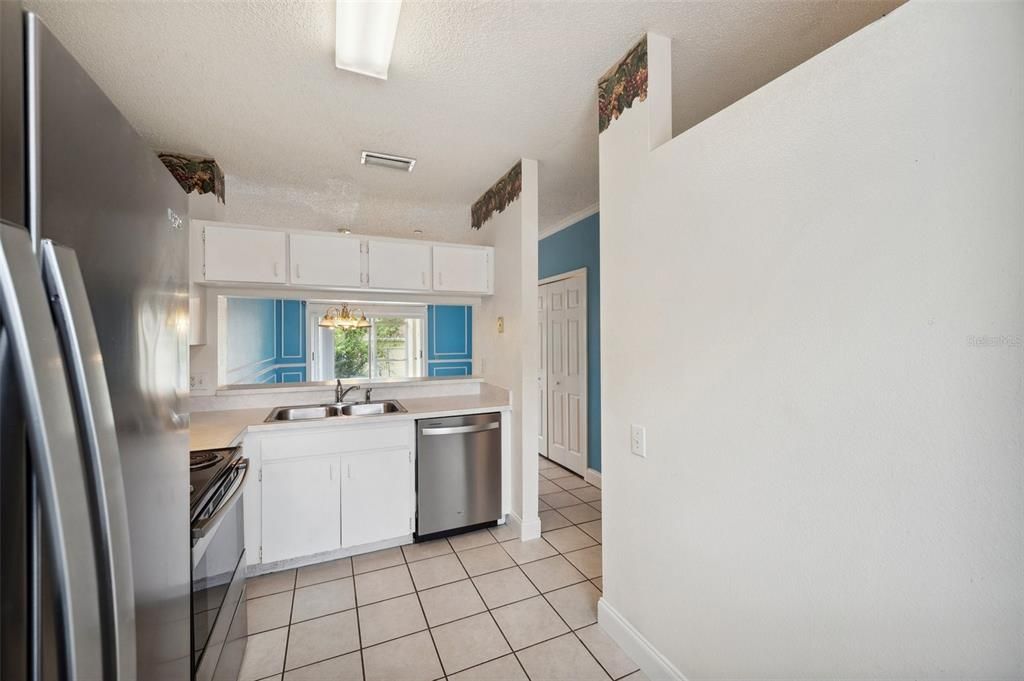 For Sale: $269,900 (2 beds, 2 baths, 1110 Square Feet)