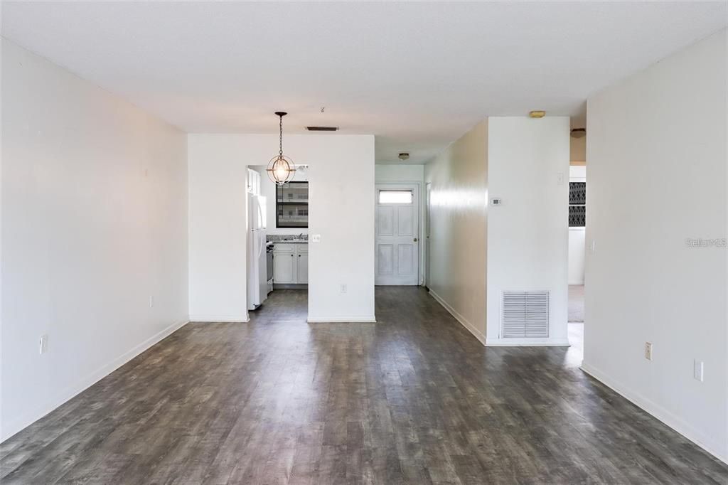 For Rent: $1,800 (2 beds, 2 baths, 1250 Square Feet)