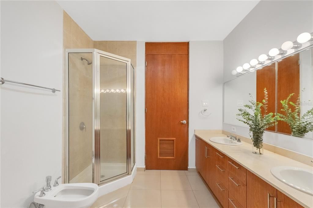 En Venta: $850,000 (4 camas, 2 baños, 2359 Pies cuadrados)