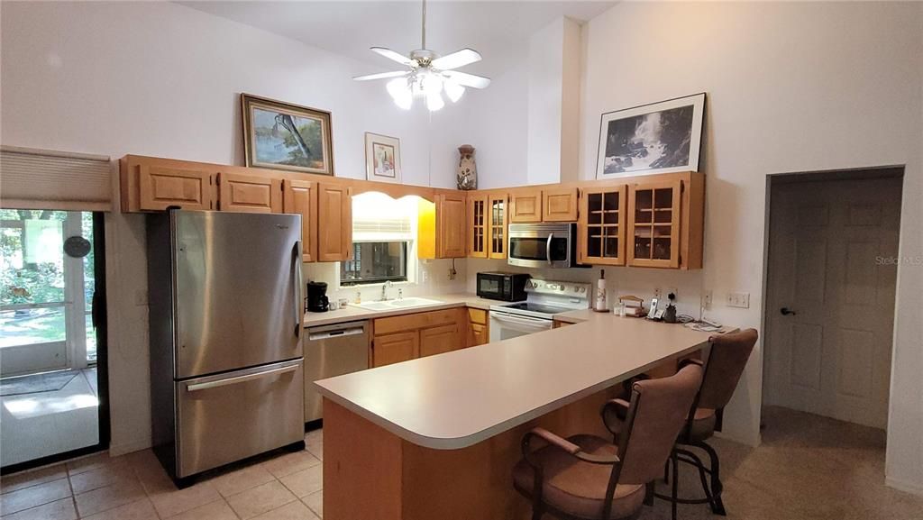 For Sale: $350,000 (2 beds, 2 baths, 1620 Square Feet)