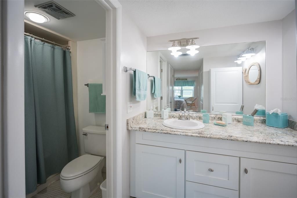 Active With Contract: $319,900 (2 beds, 2 baths, 1181 Square Feet)