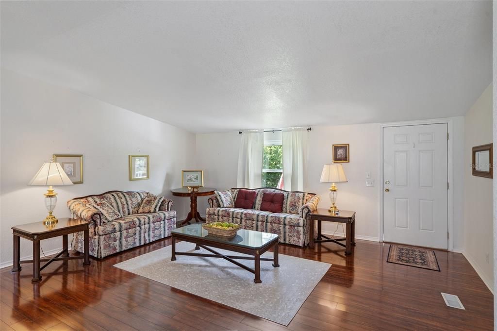 Active With Contract: $278,000 (3 beds, 2 baths, 1620 Square Feet)