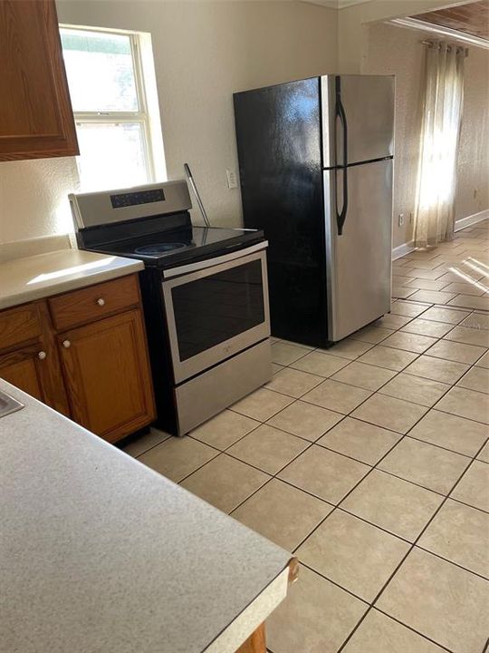 For Sale: $155,000 (2 beds, 1 baths, 836 Square Feet)