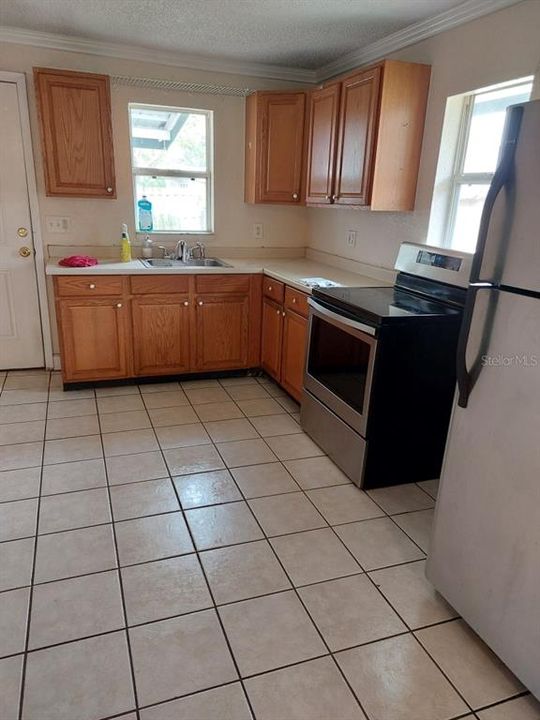 Active With Contract: $155,000 (2 beds, 1 baths, 836 Square Feet)