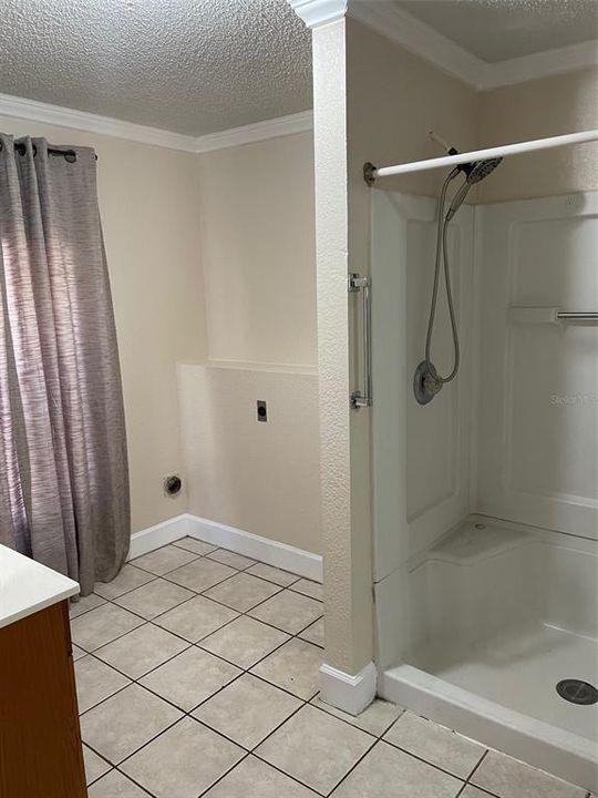 For Sale: $155,000 (2 beds, 1 baths, 836 Square Feet)