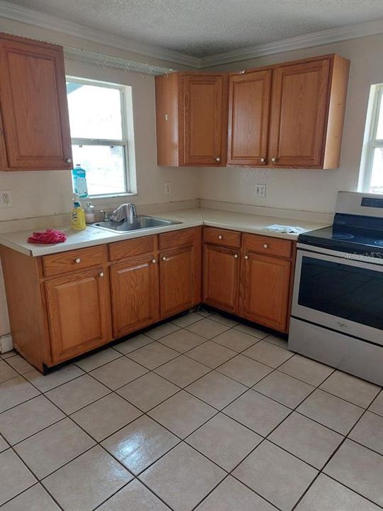 For Sale: $155,000 (2 beds, 1 baths, 836 Square Feet)