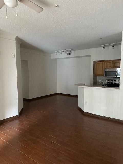 For Sale: $248,500 (2 beds, 2 baths, 886 Square Feet)