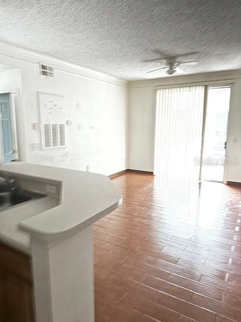 For Sale: $248,500 (2 beds, 2 baths, 886 Square Feet)