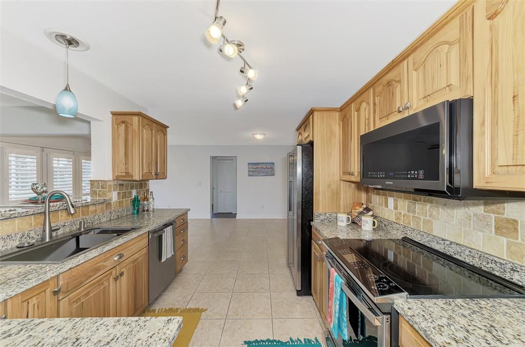 For Sale: $449,900 (3 beds, 2 baths, 1787 Square Feet)